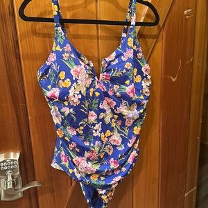 Gorgeous Floral Bathingsuit - Meant for a Larger C or D Cup - Minimizes belly!